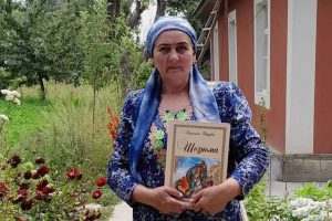 تصاویر/ توزیع رایگان شاهنامه بین خانواده‌های تاجیکستان