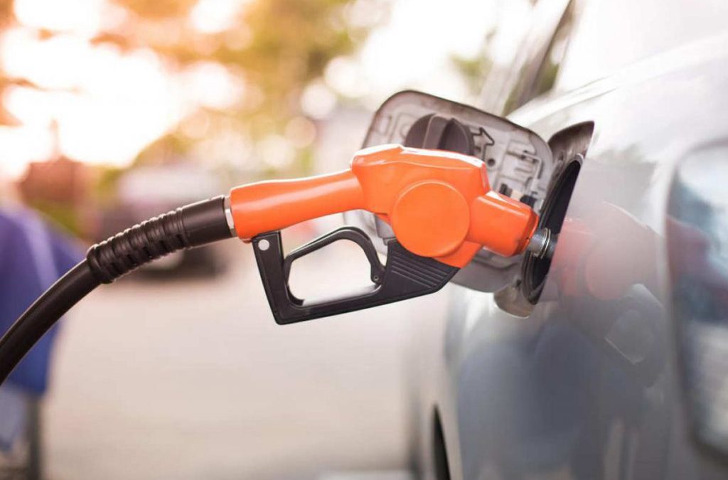 چه-مواردی-را-در-هنگام-بنزین-زدن-بهتر-است-رعایت-کنیم؟-1024x675