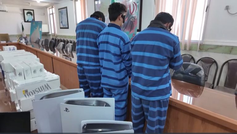 سارقان11