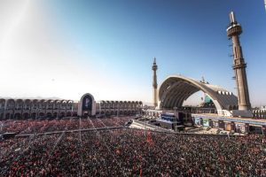 اقامه نماز بر پیکر رهبر شهید2 1